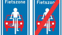 Twee verkeersborden: links het begin van een fietszone, rechts het einde van een fietszone.